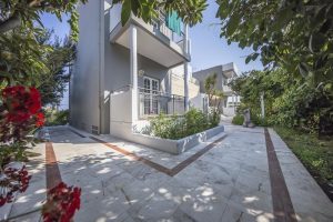 Manias Aparthotel